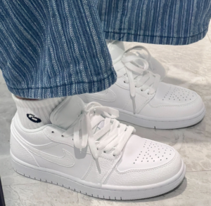 Alternative view of Giày Nike Air Jordan 1 Low 'All White' 553560-130