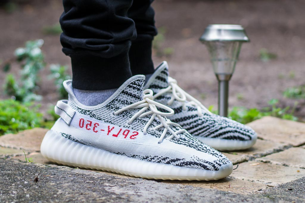 adidas-yeezy-boost-350-v2-zebra-co-dang-mua-hay-khong-dieu-ban-can-bi
