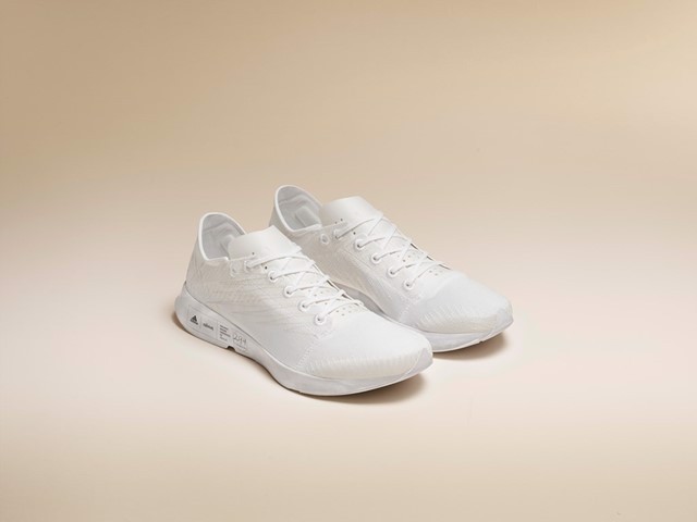 cai-bat-tay-lich-su-giua-adidas-va-allbirds-huong-toi-muc-tieu-