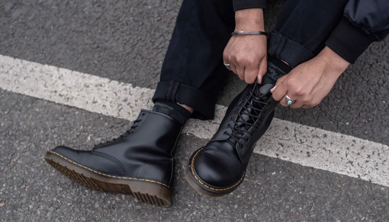 Dr. Martens co phai da that khong? Phan loai cac chat lieu da co ban