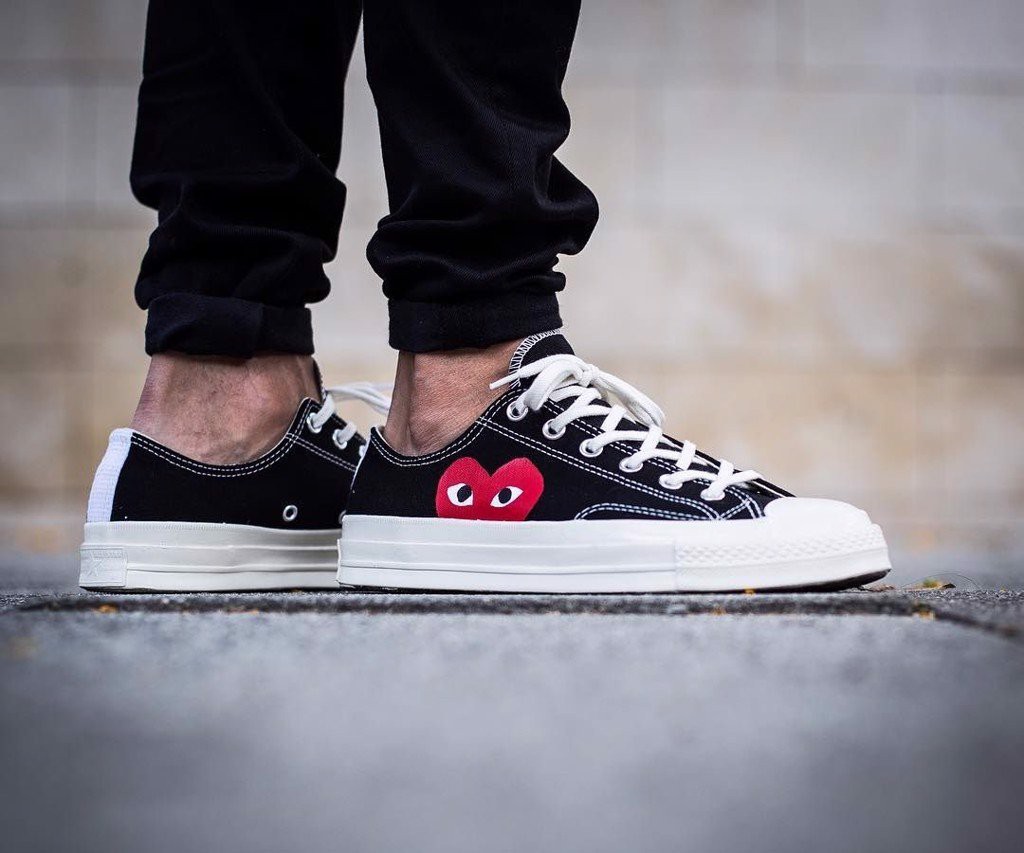 Hinh anh 2: Review giay: Comme des Garcons Play x Chuck 70 Low 'Black White'