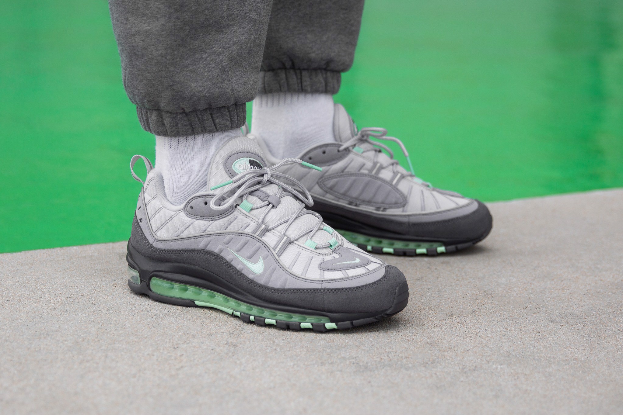 nike-air-max-98-co-dang-tien-mua-hay-khong-nhung-dieu-ban-can-biet