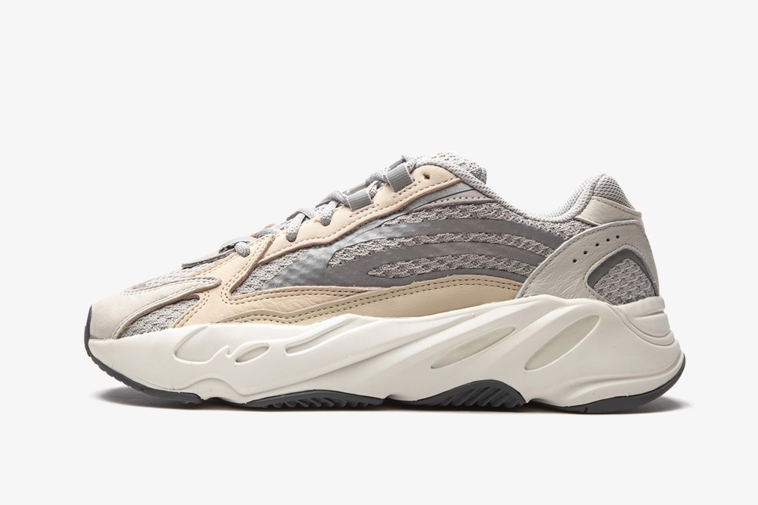 10-ly-do-ban-chi-phai-deo-doi-yeezys-vao-mua-he