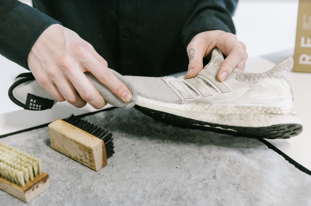 Cách để làm sạch và bảo quản đôi UltraBoost của các các tín đồ Adidas Hinh anh 3: Cach de lam sach va bao quan doi UltraBoost cua cac cac tin do Adidas