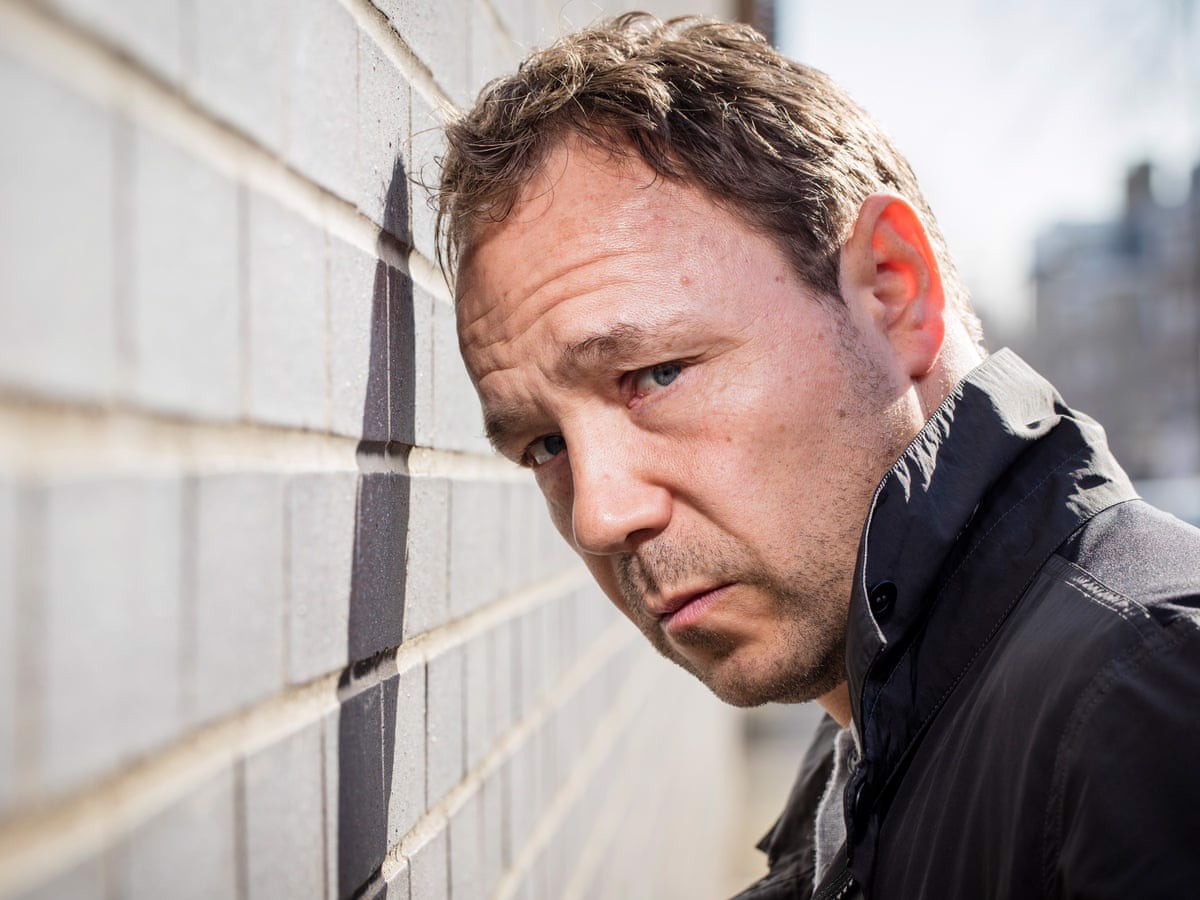 stephen-graham-la-ngoi-sao-moi-nhat-mua-giay-the-thao-tren-'the-pb-show'