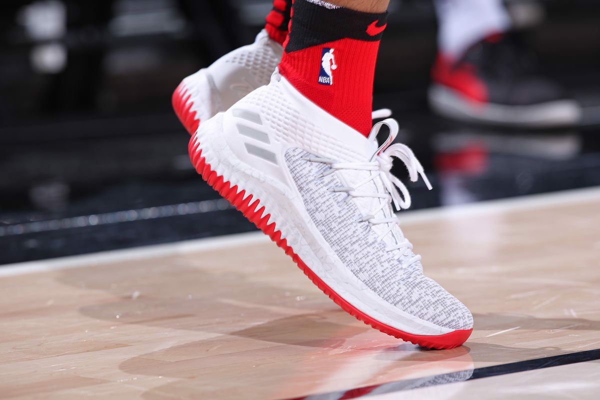 logo-adidas-va-nhung-cau-chuyen-lich-su-cua-thuong-hieu-nay