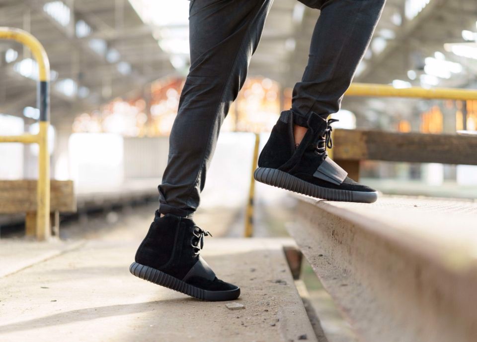 cach-kanye-west-lam-nen-su-thanh-cong-cua-thuong-hieu-yeezy