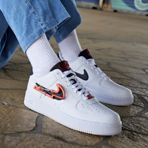 Alternative view of Giày Nike Air Force 1 Carabiner 'Habanero Red' DH7579-100