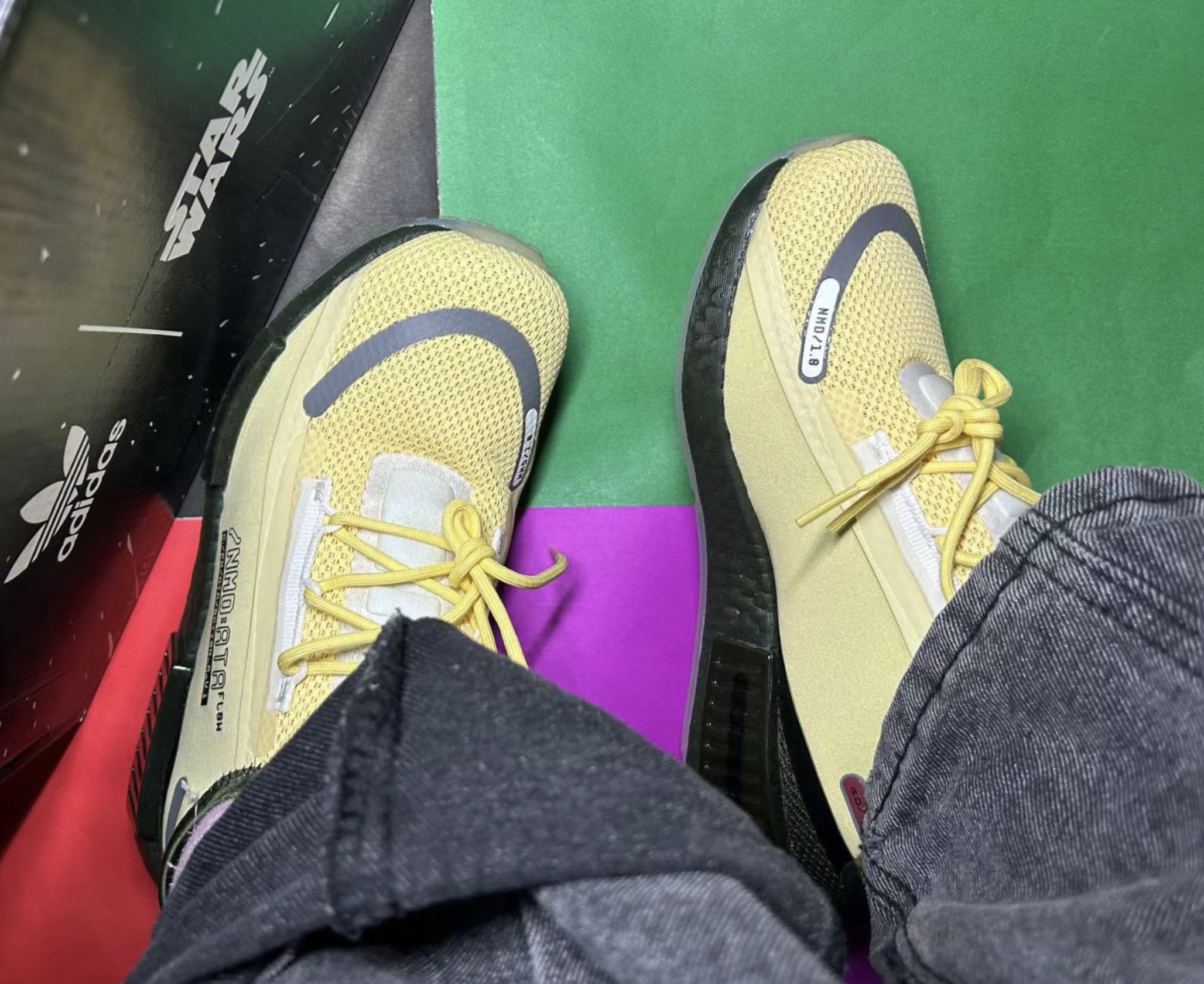 Alternative view of Giày Adidas NMD_R1 Spectoo 'Feather Grey' FZ3202