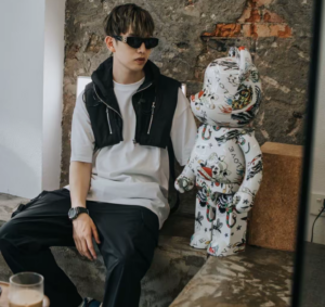 Alternative view of Mô Hình Bearbrick Ed Hardy White