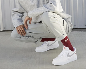 Giay Nike Air Force 1 '07 'Triple Swoosh' FD0666-100