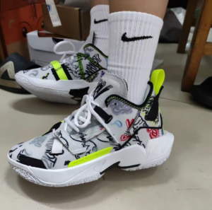 Alternative view of Giày Nike Jordan Why Not Zer0.4 GS 'Graffiti' DD9659-007