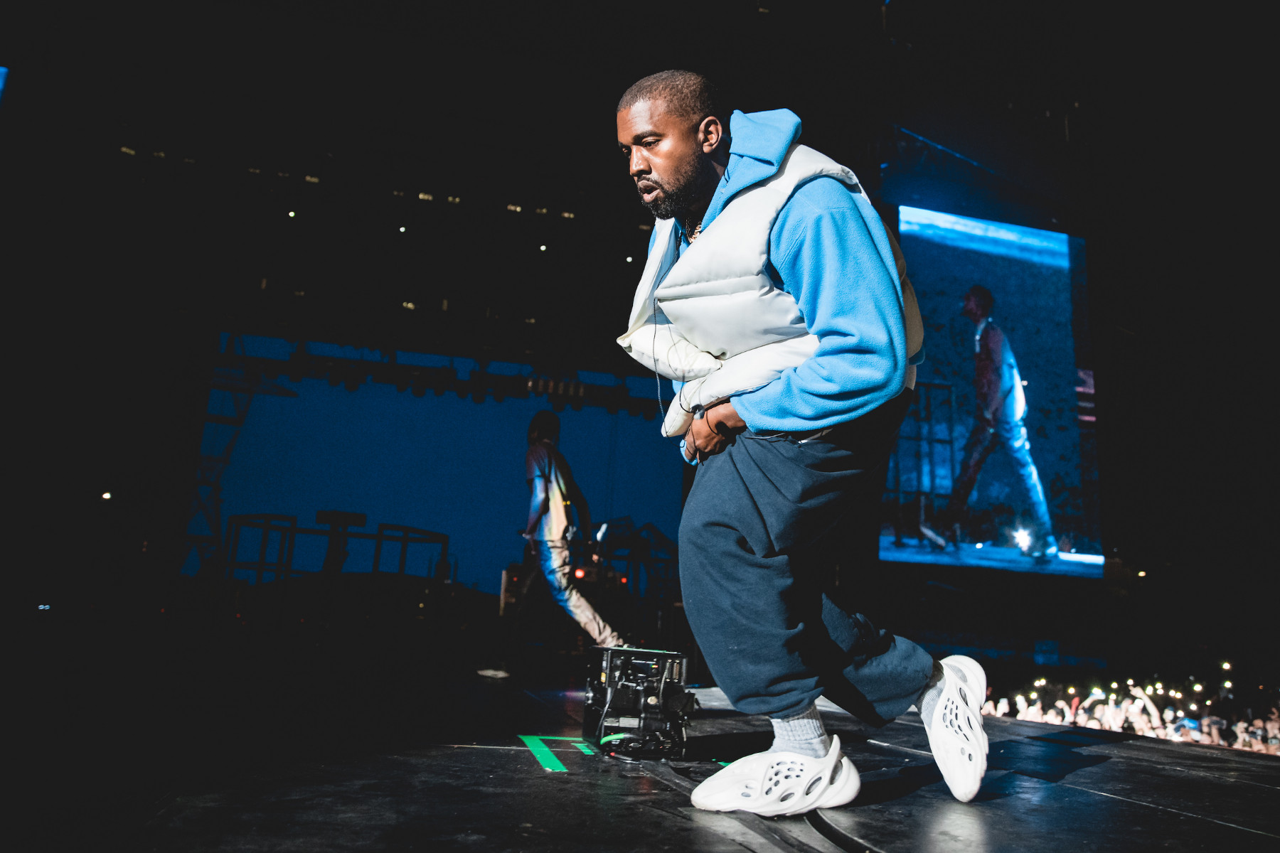 Yeezy Foam Runner: Nguon goc cua doi giay kieu dang "ki la"