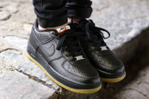 Giay Nike Air Force 1 Luxe 'Black Gum' DB4109-001