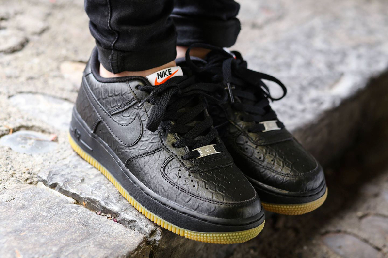 Giày Nike Air Force 1 Luxe 'Black Gum' Db4109-001