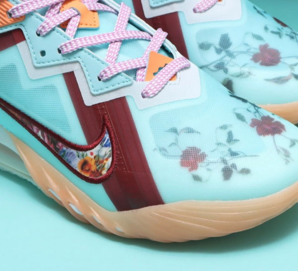 Giày Nike Mimi Plange x LeBron 18 Low 'Daughters' CV7562-400