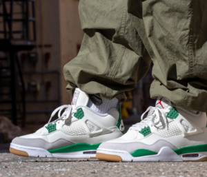 Giay Nike Air Jordan 4 Retro 'Pine Green' DR5415-103