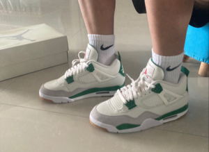 Giay Nike Air Jordan 4 Retro 'Pine Green' DR5415-103