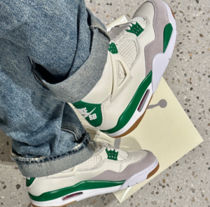 Giay Nike Air Jordan 4 Retro 'Pine Green' DR5415-103