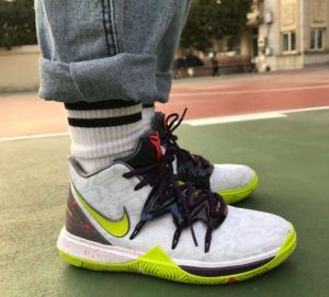 Giay Nike Kyrie 5 'Mamba Mentality' AQ2456-102