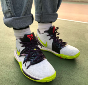 Giay Nike Kyrie 5 'Mamba Mentality' AQ2456-102