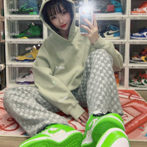 Alternative view of Giày Nike Supreme x Dunk Low OG SB QS 'Mean Green' DH3228-101