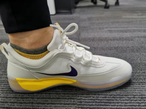 Alternative view of Giày Nike NBA x Nyjah Free 2 SB 'Lakers' DA3439-100