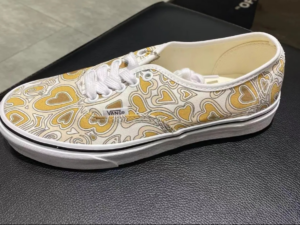 Giay Vans Classic Slip On 'Pink Heart' VN0A5JMHJBW