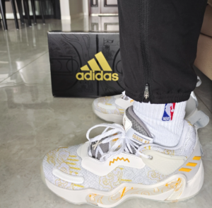 Giay Adidas D.O.N. Issue 3 Three Kingdoms 'White Yellow' HQ4502