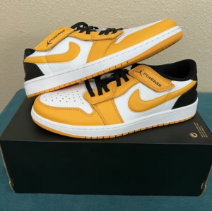 Giay Nike Air Jordan 1 Low FlyEase University 'Gold' DM1206-107