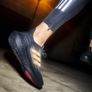 Giay Adidas Ultra Boost 21 'Black' Iridescent GX5236