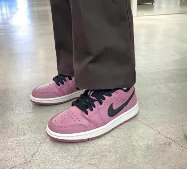 Giày Nike Wmns Air Jordan 1 Low SE 'Light Mulberry' DC7268-500 - Hình ảnh 3