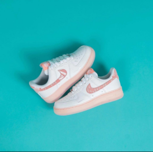 Giay Nike Air Force 1 'Overbranded' DQ5019-100