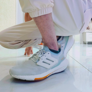 Alternative view of Giày Adidas UltraBoost 22 'White Blue Tint' GY6227