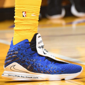 Alternative view of Giày Nike Uninterrupted x LeBron 17 'More Than An Athlete' CT3464-400