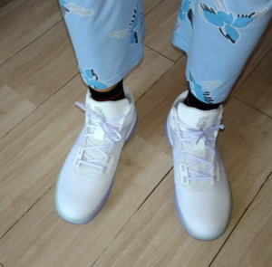 Alternative view of Giày Nike Kyrie Flytrap 4 'White Purple Pulse' CT1972-101