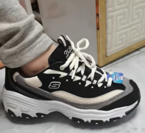 Alternative view of Giày Skechers D'Lites 1.0 Milk Tea Bear Corduroy 'Black White' 149906-BKNT