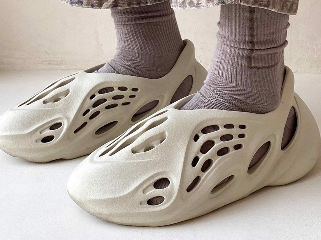 hinh-anh-dau-tien-ve-phien-ban-yeezy-foam-rnnr-surface