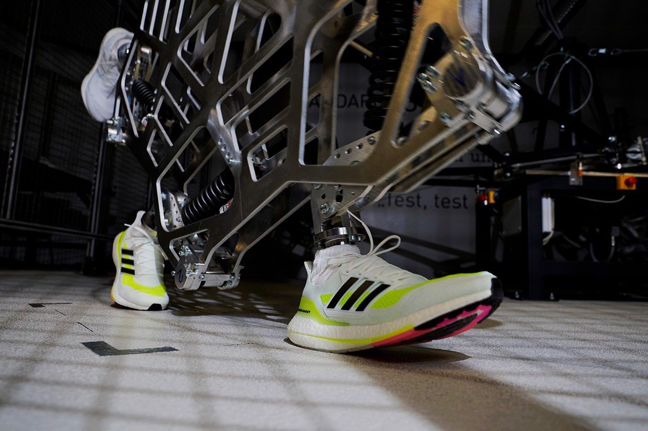 adidas-ultra-boost-2021-la-mot-doi-giay-nhu-the-nao