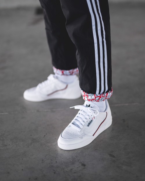 nhin-lai-lich-su-hinh-thanh-phat-trien-adidas-continental-va-su-tro-lai-manh-me-trong-thoi-gian-nay