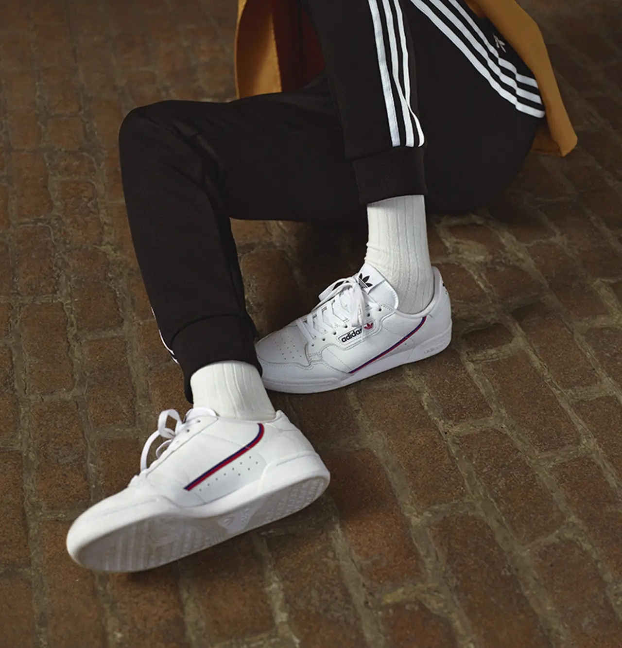 Su sup do va troi day cua adidas Continental 80