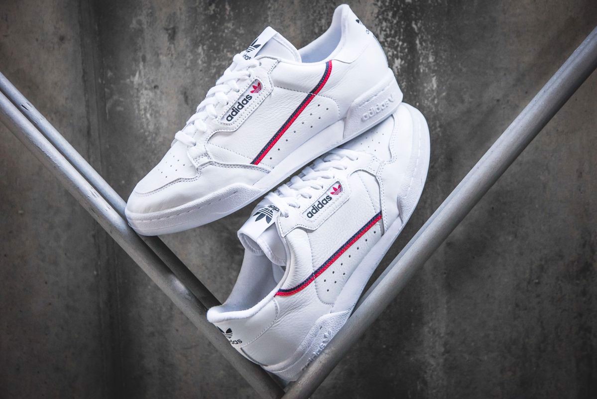 top-10-doi-giay-the-thao-tuyet-voi-nhat-danh-cho-ban-nu-vao-ngay-20-10