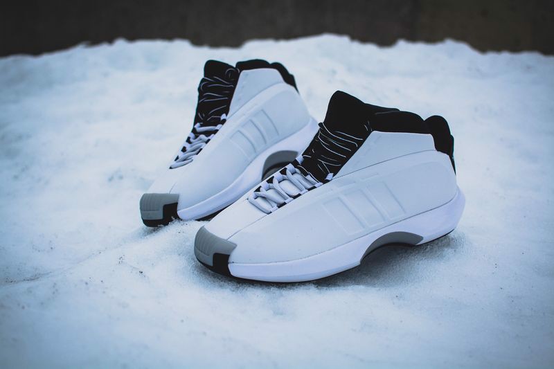 Hinh anh 4: Giay Sneaker Adidas cua Kobe Bryant sap duoc tro lai