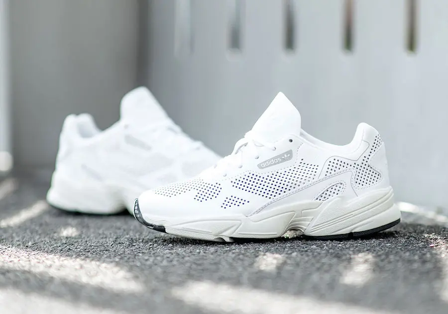 10 dac diem va nhung loi khuyen cho ban truoc khi mua adidas Falcon