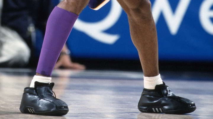 top-5-doi-giay-xau-nhat-tung-xuat-hien-tai-nba