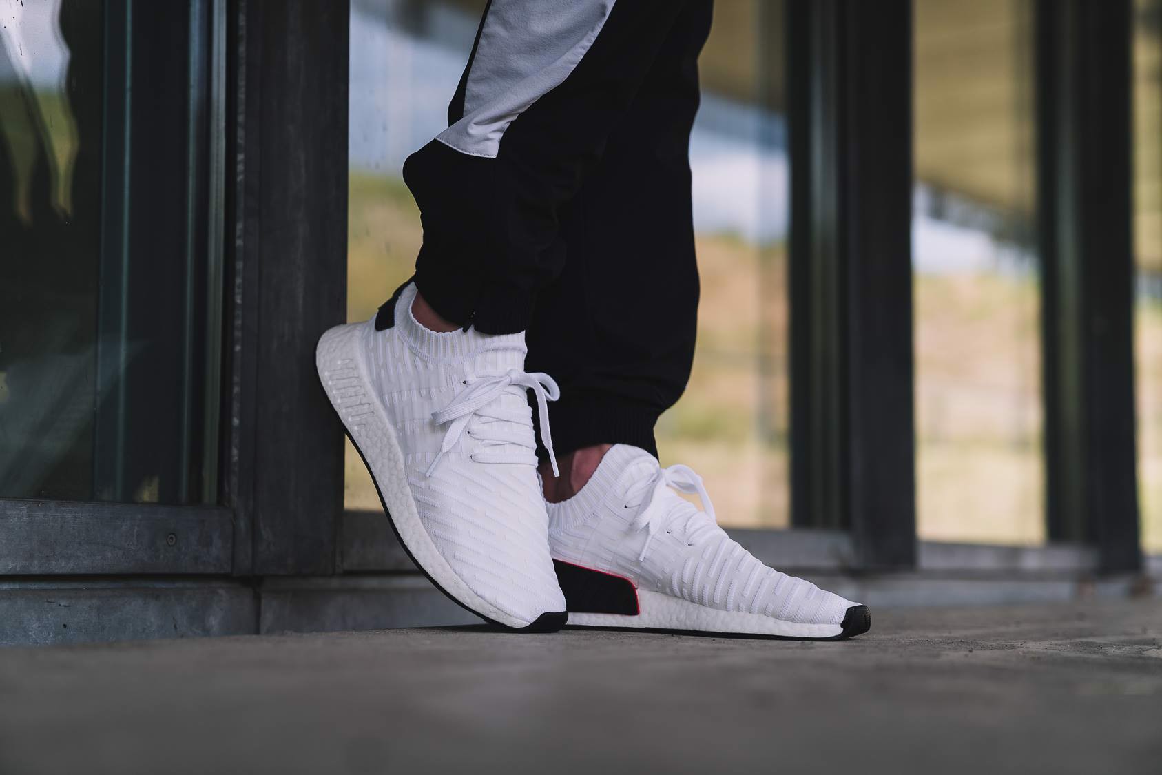 Hinh anh 7: Reviw giay: adidas NMD_R2 Primeknit "White Black" sieu em ai