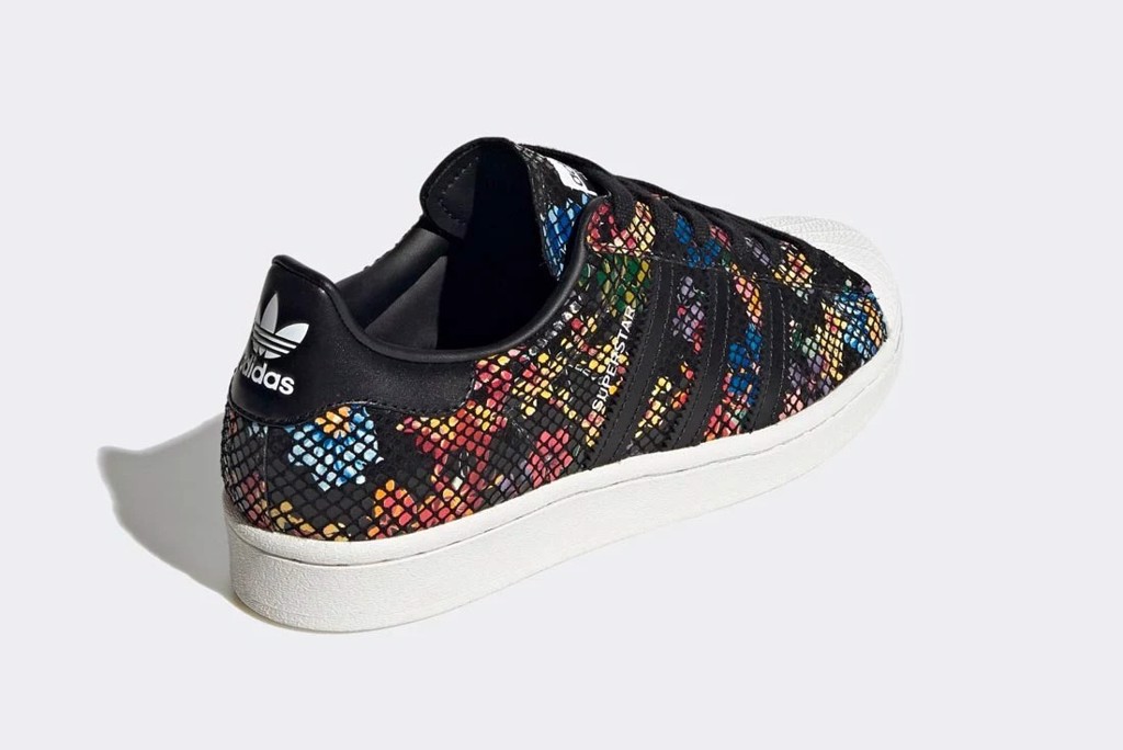 adidas-superstar-trong-nhung-manh-ghep-hoa-la