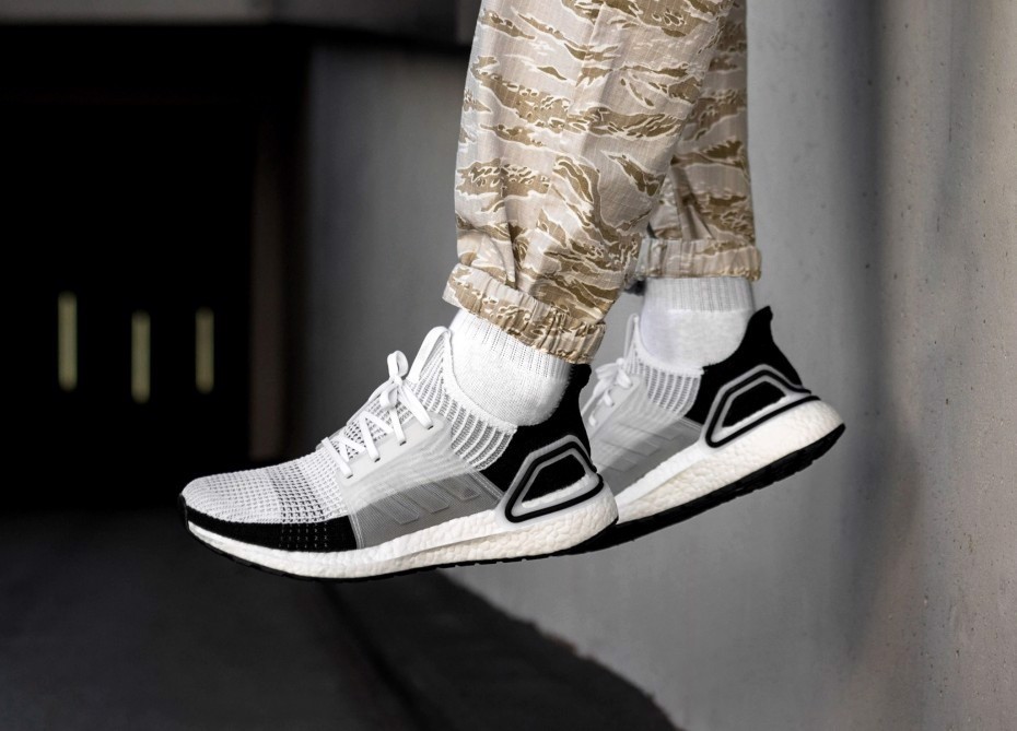 adidas-ultraboost-qua-cac-doi-1-0-2-0-3-0-4-0-va-ultraboost-19-co-gi-cai-tien