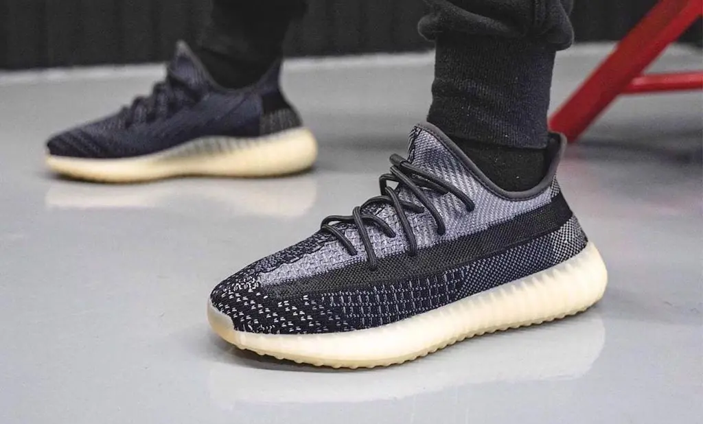 adidas chiu van de "Da dang va Hoa nhap" va phai thay doi mot loai ten cua cac doi Yeezy