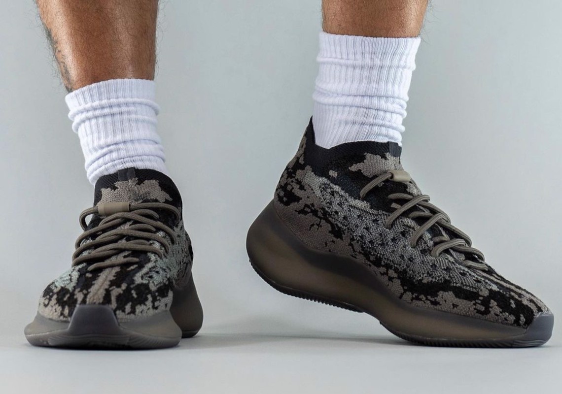 nhung-phien-ban-adidas-yeezy-se-duoc-phat-hanh-vao-thang-10-nam-2021